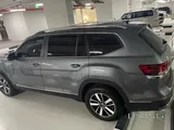 Executive Presence. SUV Muscle – Teramont