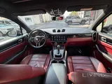 Porsche cayenne (Warranty until August 2027)