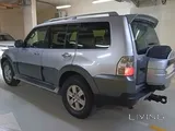 ميتسوبيشي باجيرو GLS نظيف جدًا