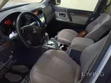 ميتسوبيشي باجيرو GLS نظيف جدًا