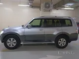ميتسوبيشي باجيرو GLS نظيف جدًا