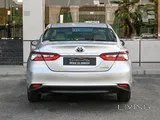 Toyota Camry LE Hybrid. 2022