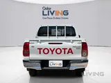 Toyota Hilux SR5 2026