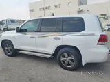 Toyota Land Cruiser G - 2011 (V6) – White color