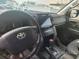 Toyota Land Cruiser G - 2011 (V6) – White color