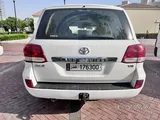 Toyota Land Cruiser GXR V8
