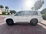 Toyota Land Cruiser GXR V8