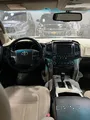 تويوتا لاند كروزر VXR 2010 - سيارة رياضية موثوقة مستعملة باللون الأبيض