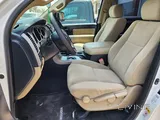 Toyota Sequoia Standard 2014 V8