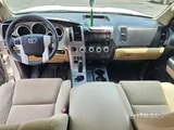 Toyota Sequoia Standard 2014 V8