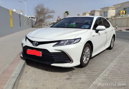Toyota Camry LE Hybrid 2022