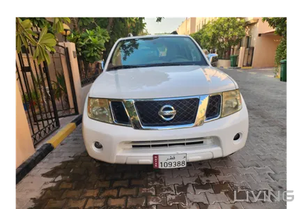 Nissan Pathfinder SE 2010