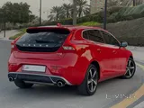فولفو V40 / حالة ممتازة / هاتشباك أوروبية فاخرة / كامل المواصفات
