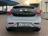 VOLVO V40 T5