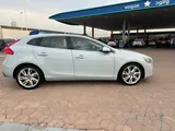 VOLVO V40 T5
