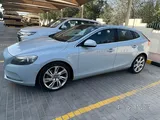 VOLVO V40 T5