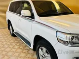 Well maintained neat and perfect Land Cruiser 