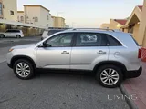 Well maintained Sorento 2012.