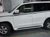 White Land cruiser good condition 