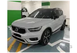 فولفو XC40 هجين بلاغم 2021 - سيارة رياضية مستعملة فضية بناقل حركة أوتوماتيكي