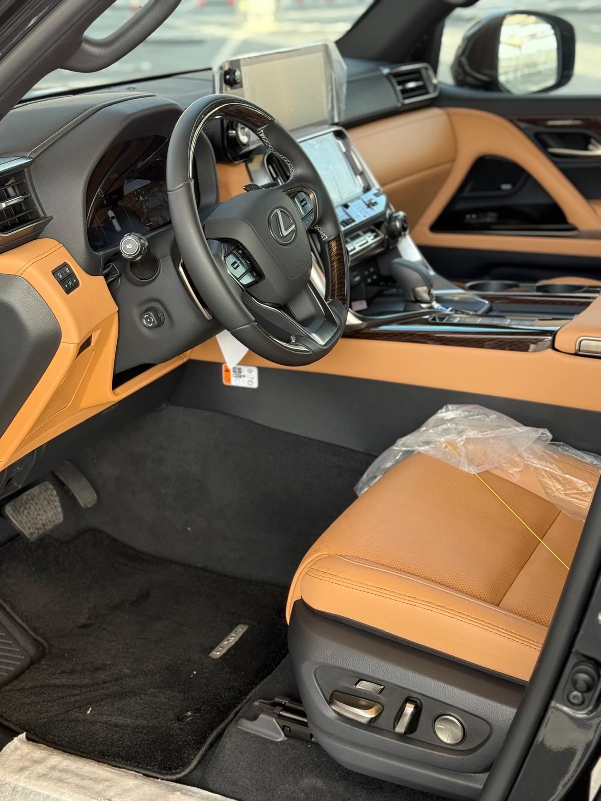 Lexus LX-600 2025